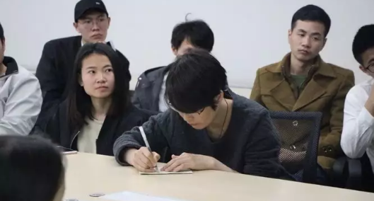 零基礎學不好UI設計？聽聽火星高薪學姐怎麼說！