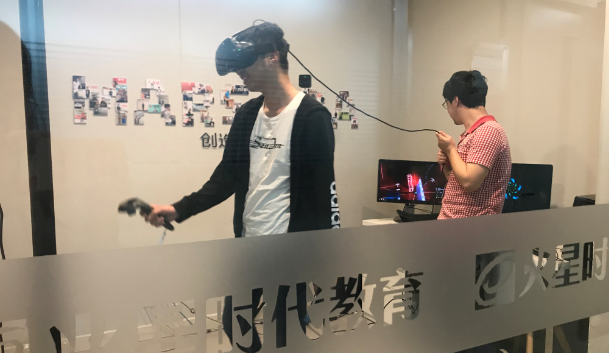 寓教於樂：VR遊戲走入火星時代深圳校區課堂