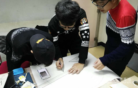 18歲小孩花200元建遊樂場，還玩摩天輪10.png